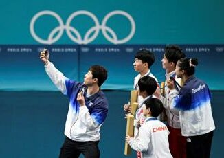 Parigi 2024 selfie olimpico tra atleti della Corea del Nord e del Sud diventa virale