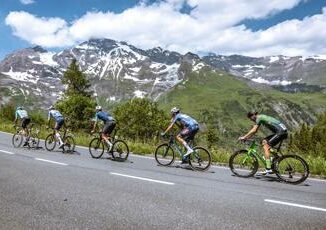 Tragedia al Giro dAustria muore il norvegese Drege dopo una caduta