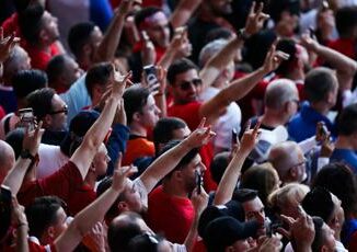 Turchia tifosi con Demiral gesto lupi grigi prima del match con Olanda