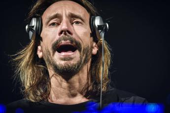 Bob Sinclair e lo sfogo social Sono depresso spegnete i cellulari in discoteca