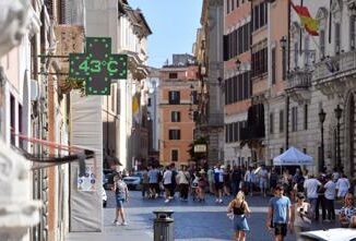 Centro Italia nel mirino del caldo afoso oggi 8 citta da bollino rosso