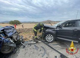 Incidente in Sardegna frontale tra due auto sulla Olbia Loiri 1 morto