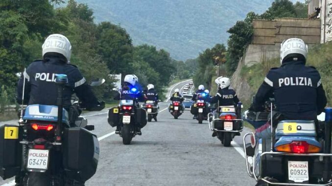 Polizia di stato di torino durante il tour dell'avenir