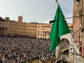 Palio Siena carriera annullata per maltempo rinvio a domani