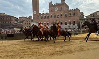 Palio di Siena la Contrada del Leocorno vince la Provaccia