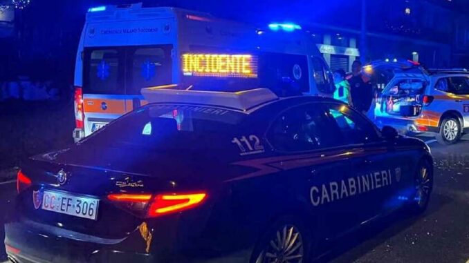 carabinieri durante il rilevamento di un incidente stradale