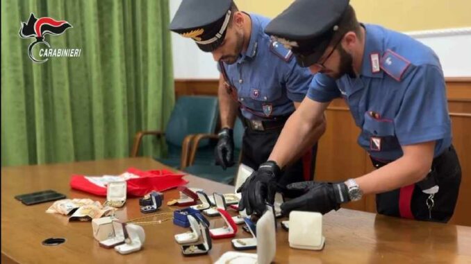 I Carabinieri recuperano gioielli e denaro rubato ad una anziana 94enne di cagliari truffata da finto caabiniere