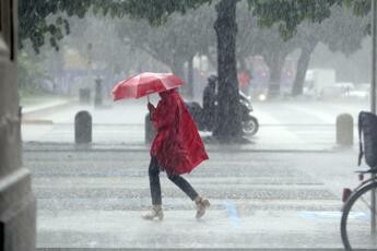 Bomba dacqua su Roma scatta lallerta meteo. Le previsioni su tutta Italia