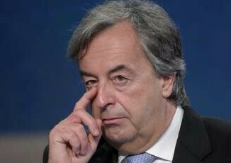 Burioni vs sindaca Potenza Picena Irresponsabile patrocinio a evento no vax