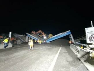 Cavalcavia Anas durante demolizione crolla su autostrada chiuso tratto D19