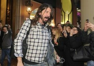 Dave Grohl ancora papa di una bambina ma la madre non e sua moglie