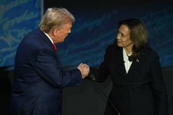 Harris Trump dibattito si apre con stretta di mano il Var