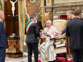 Il Sindaco Massimo Zedda in udienza da Papa Francesco-1