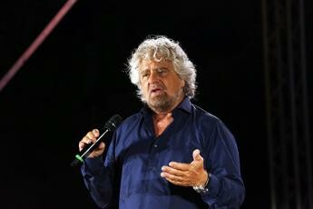 M5S-Grillo-A-ottobre-vi-troverete-davanti-a-un-bivio-costretti-a-scegliere