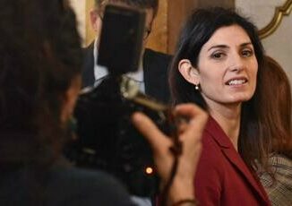 Raggi M5S torni a idea originale. Meloni Diversa da me ma tenace