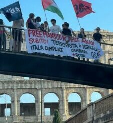 Terrorista e Israele blitz Collettivi al Colosseo a sostegno palestinesi arrestati