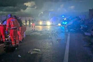 Tragico incidente sulla superstrada del Gargano 3 giovani e un insegnante le vittime