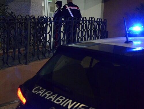 Immagine di carabinieri durante servizio notturno