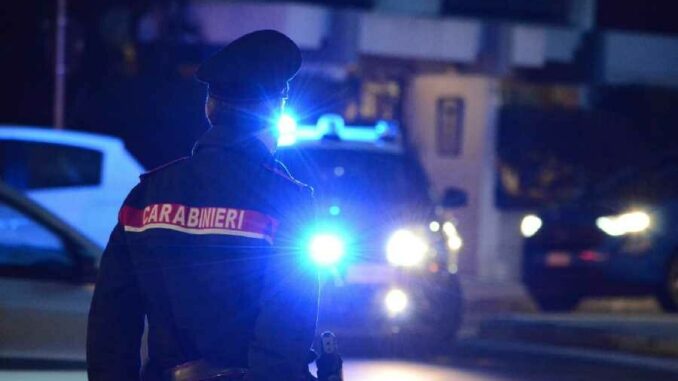 immagine di carabinieri in controllo notturno