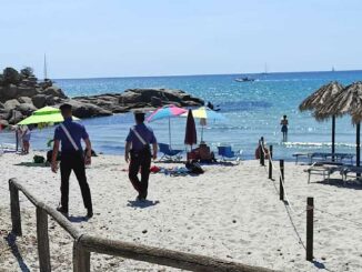 carabinieri in spiaggia