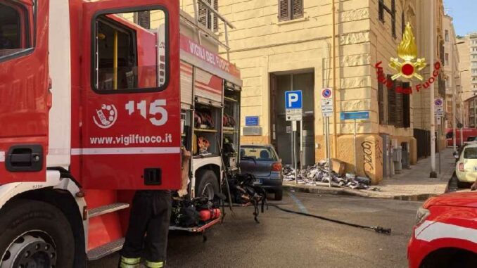 incendio in laboratorio tecnico a cagliari in piazza galilei