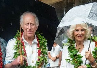 Carlo e Camilla in Australia dalla palla da cricket a un peluche di koala i souvenir per i nipoti