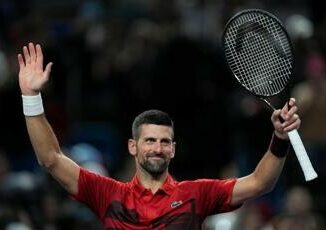 Djokovic batte Mensik e vola in semifinale a Shanghai. Ora affrontera Fritz