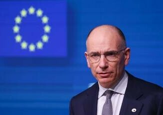 Enrico Letta si dimette dal Parlamento nominato decano allIe di Madrid