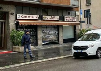 Il complice la serranda le forbiciate del titolare come e morto il rapinatore ucciso a Milano