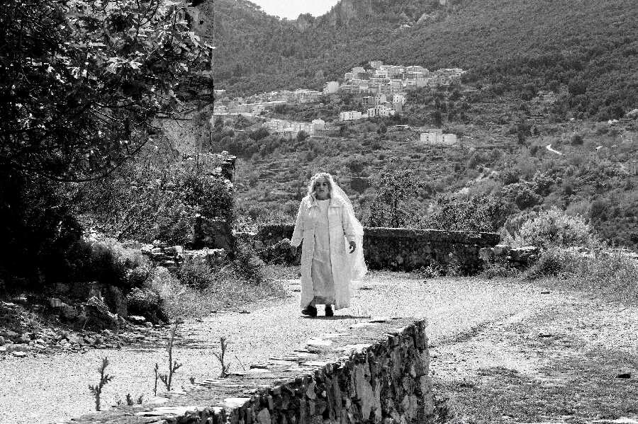 scena del film La sposa nel vento di Jo Coda