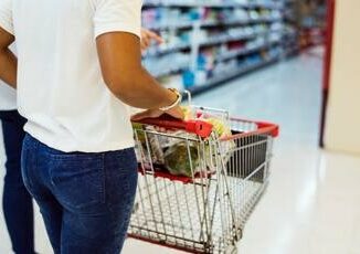 Linflazione rallenta ma salgono i prezzi del carrello della spesa