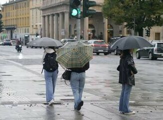 Maltempo in tutta Italia allerta rossa in Lombardia e Liguria arancione per 7 regioni