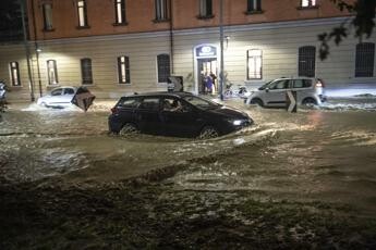 Maltempo sullItalia allagamenti da Nord a Sud a Bologna esonda il Ravone