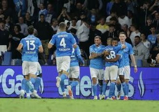 Napoli Como 3 1 Conte tenta la fuga