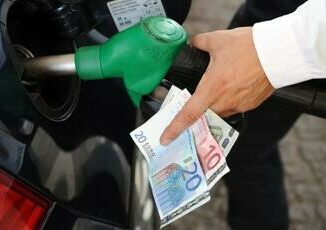 Prezzo benzina e diesel chi guadagna e chi perde dalla rimodulazione delle accise