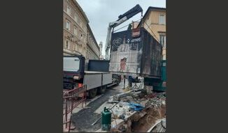 Roma dopo 8 anni rimossa cabina elettrica in corso Vittorio Emanuele II