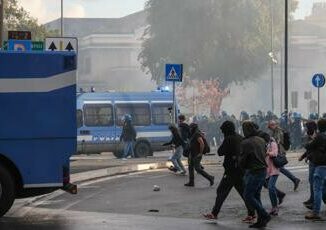 Scontri corteo pro Palestina a Roma 4 i fermati tra loro un arresto e 2 denunce