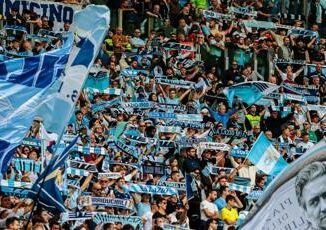 Tifosi della Lazio bloccati in Olanda polizia non permette di lasciare hotel