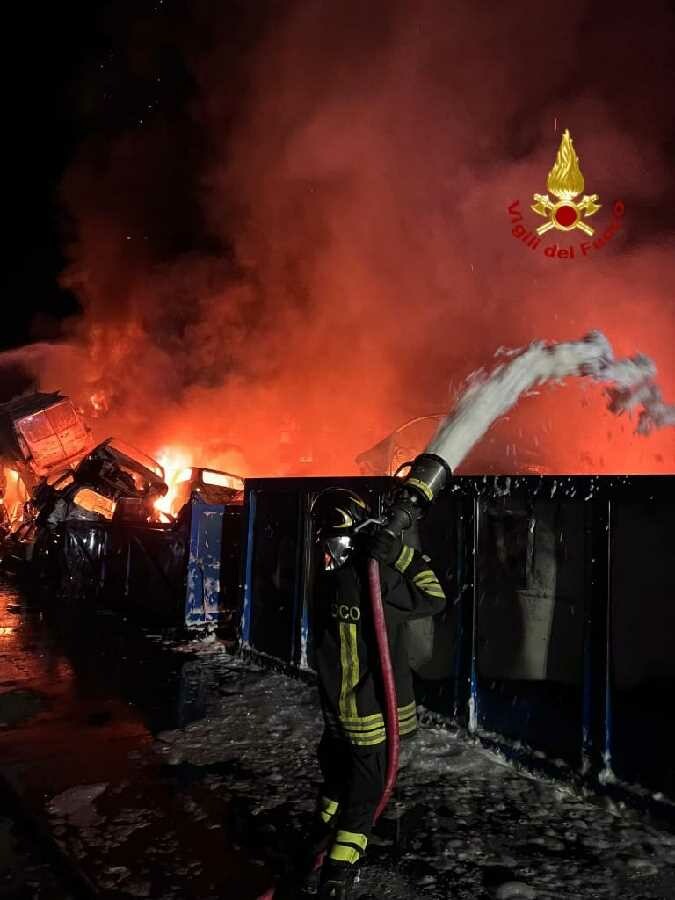 incendio autodemolizioni carbonia