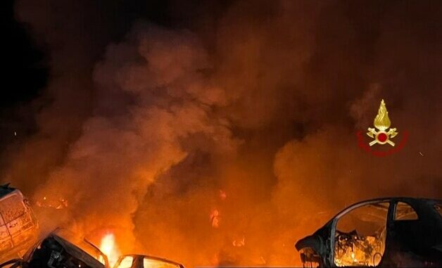 incendio autodemolizioni a Carbonia