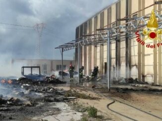 incendio capannone assemini macchiareddu