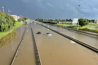 Alluvione Spagna allerta rossa a Barcellona allagamenti e voli cancellati a El Prat Video