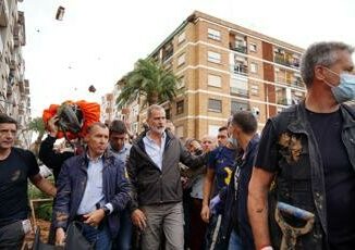 Alluvione in Spagna assassino re Felipe contestato a Valencia Video