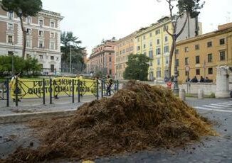 Blitz Extinction Rebellion al Viminale scaricata una tonnellata di letame