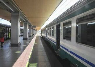 Capotreno aggredito ad Arezzo pugno e spray al peperoncino per aver chiesto il biglietto