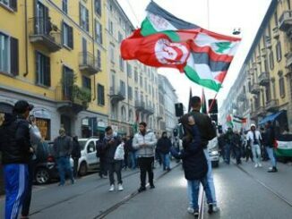 Corteo pro Pal a Milano Hannoun telefona dopo foglio di via Vogliono zittirmi non mi fermo