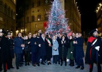 Firenze via Tornabuoni accende le luci sul Natale