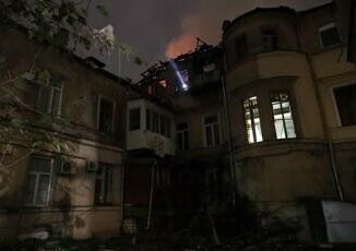 Massiccio attacco con droni su Odessa incendi e un morto nella citta ucraina