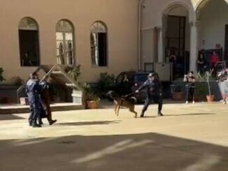 Palermo spari a salve a scuola davanti ai bambini e polemica