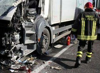 Potenza scontro tra due tir due morti